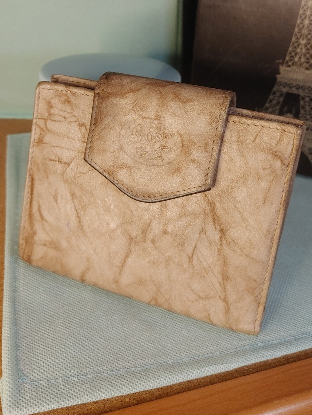 Buxton Compact Women's Wallet - Beige Cowhide Leather